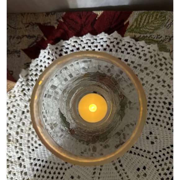 Celebration, Hand-Painted Crackle Glass Christmas
Tealight Lamp 10" Poinsettia - Picture 11 of 15